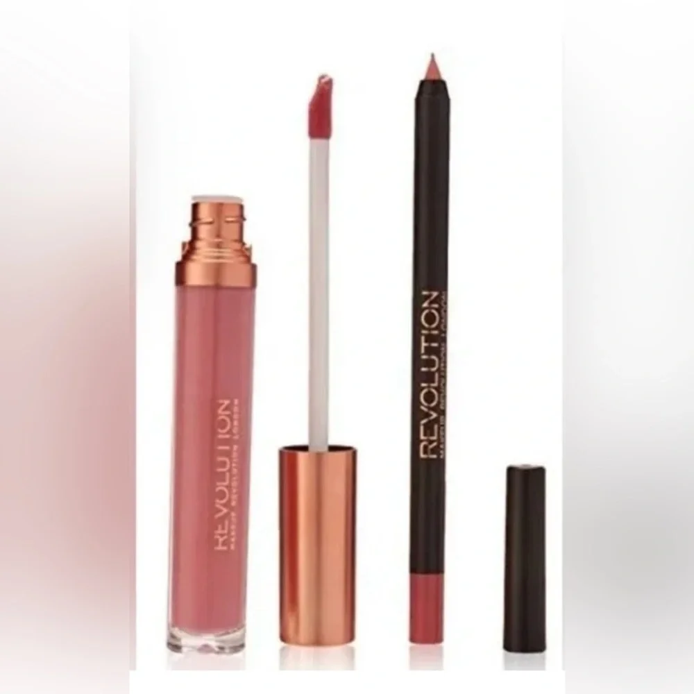 NIB Revolution Retro Luxe Matte lip kit in shade‎ Grandee